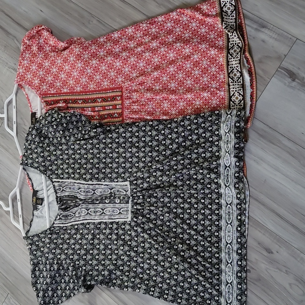 Bundle of 2 Dahlia Flowy Tops Size Small!